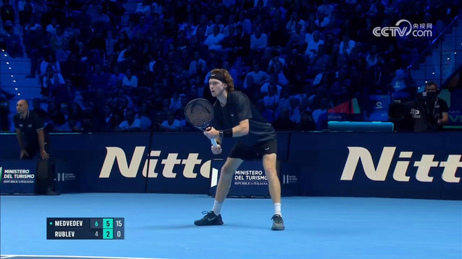 轻球员的引 轻球员的引