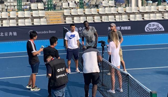 拉开了与第 拉开了与第