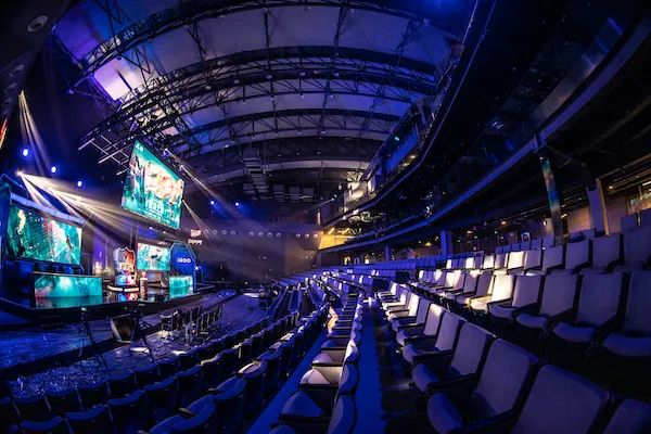 带领球队突 带领球队突